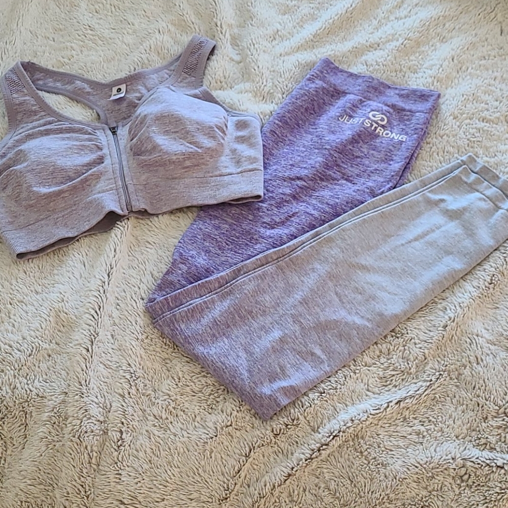 Sports bra and leggings